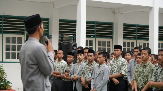 Apel Bulanan dan Penganugerahan Juara Event Literasi di SMP Tahfidz Al-Amien
