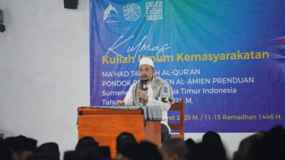 KH Dr. Ahmad Fauzi Tidjani Tutup Kuliah Umum Kemasyarakatan dengan Pesan Mendalam bagi Santri.